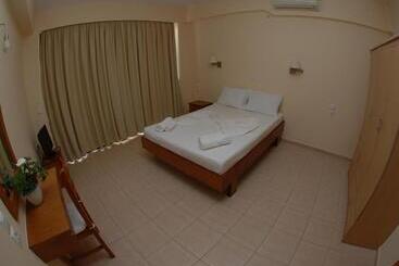 Nikos Hotel And Apartments