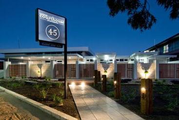 Loxton Courthouse Apartments