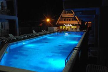 Pensiunea La Castel Piscina Incalzita