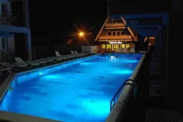 Pensiunea La Castel   Piscina Incalzita