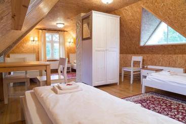 پانسیون Posti Hostel