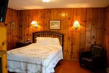 Retkeilymaja Ludington Blue Spruce Inn