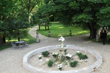 住宿加早餐  Chambres D'hotes La Chartreuse Des Eyres