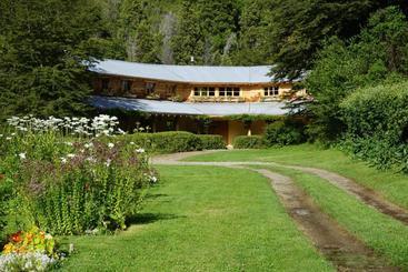 تختخواب و صبحانه La Confluencia Lodge