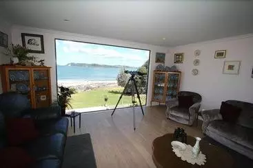 Hotelli On The Beach Bed & Breakfast