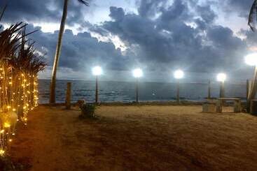 مبيت وإفطار C J Beach Resort