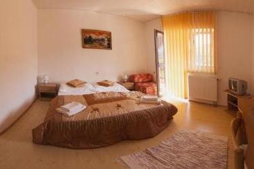 Motel Pod Stromíšom