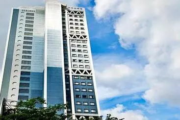 Отель Berjaya Makati