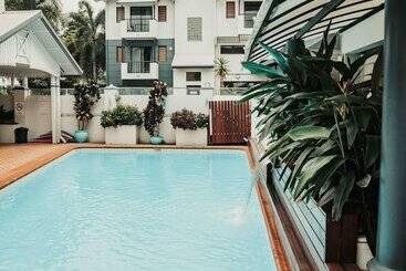 فندق Cairns Queens Court