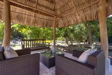 Pensió Bayshore Bijou Suites