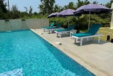 Resort Kay's By The Sea