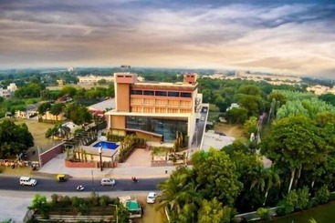 Hotel Jalashray Resort