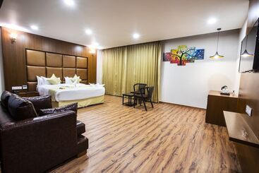 Hotel Jalashray Resort