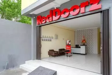 Pension Reddoorz Near Graha Saba Buana Solo