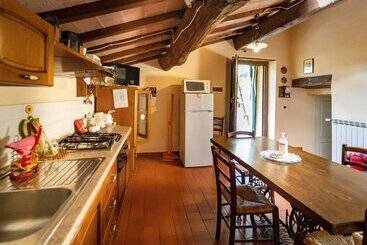 Graceful Cottage In Vergemoli With Private Fenced Garden
