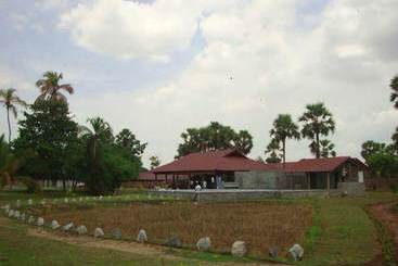 Hotel Thompukandam Village Resort
