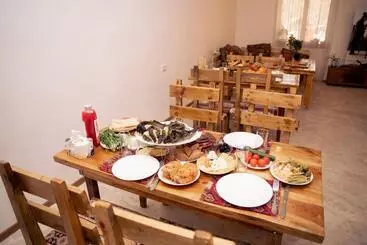 Pensió Bjnihouse, Guest House