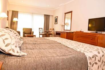 Howard Johnson Rio Ceballos Hotel Y Casino