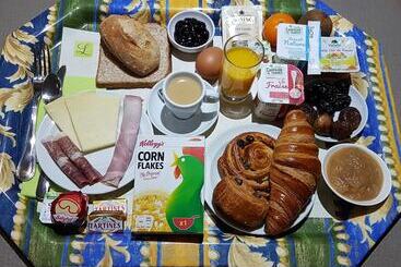 هتل Logis Hôtel Du Midi   Rodez Centre Ville