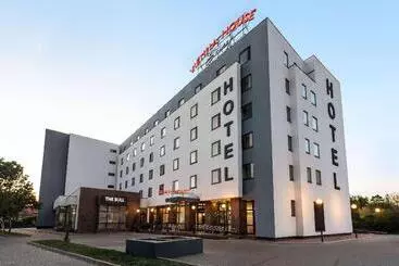 هتل Vienna House Easy By Wyndham Bucharest Airport