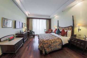 בית מלון כפרי The Lalit Mumbai