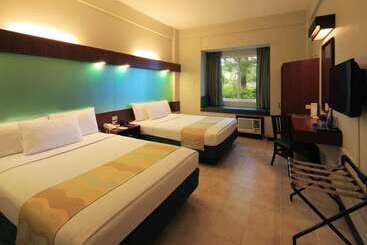 Microtel By Wyndham Tarlac
