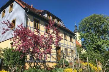 فندق In Der Alten Weinstube