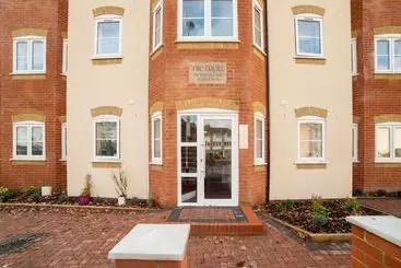 Majatalo Aldershot Saz Living