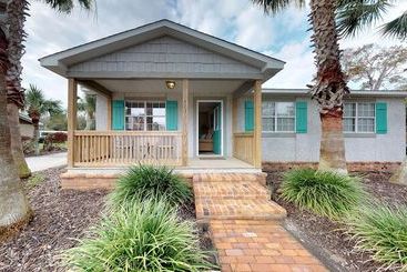 Seaturtle Cottage By Hodnett Cooper