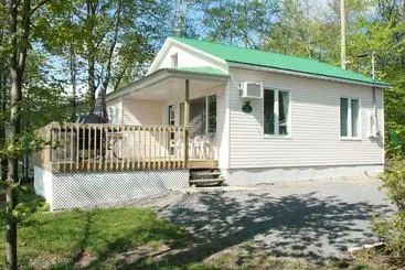 Mökkimajoitus Camping   Chalets Lac St Augustin