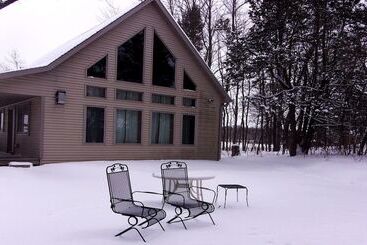 بيت ريفى Lakefront Hideaway