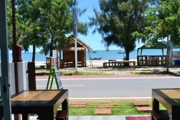 پانسیون Baan Aroka Beach Front