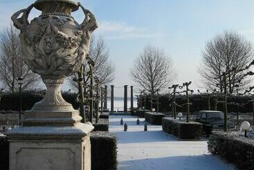 Отель Hampshire Newport Huizen