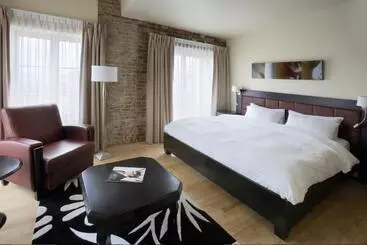 Hotel Auberge Du Vieux Port By Gray Collection