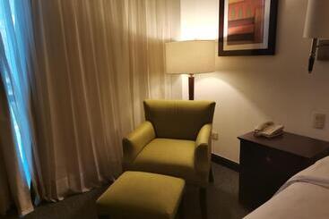 Szálloda Holiday Inn Monterrey Valle, An Ihg