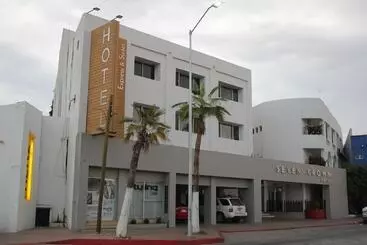 Hotel Seven Crown Express & Suites By Kavia