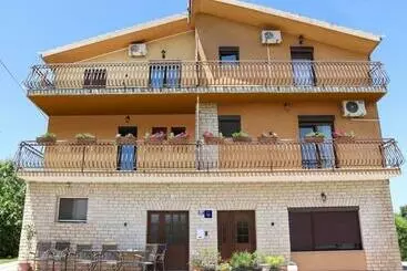 Pansiyon Rooms Latinac