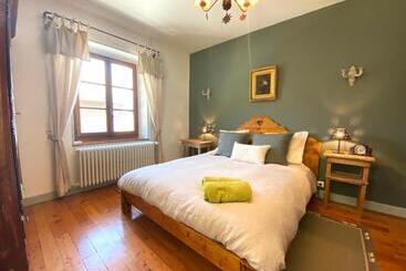 مبيت وإفطار Les O D Annecy