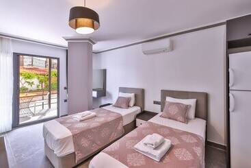 هتل White House Apart