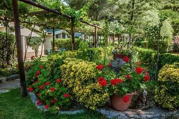 Hotelli Villaggio Residence Torre Saracena   Campsite