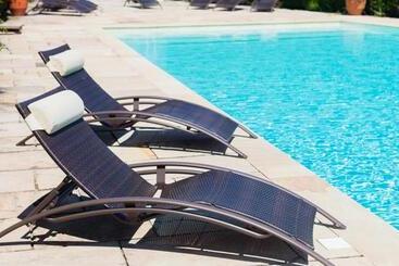 Hotel Logis Vignes Blanches Hôtel Cosy Et Restaurant De Terroir