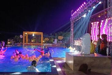 Hotell Jayshin Lake Vaitarna Resort Igatpuri