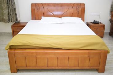 هتل Sri Kavimany Residency, Near Auro Beach