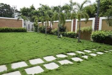 호텔 Sri Kavimany Residency, Near Auro Beach