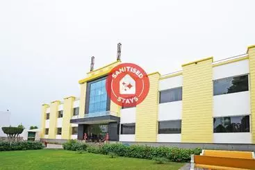 Capital O 49078 Hotel Chinar