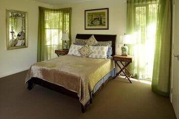 Alaya Verde Bed & Breakfast