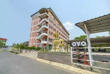 Hotel Oyo 762 Chompoo