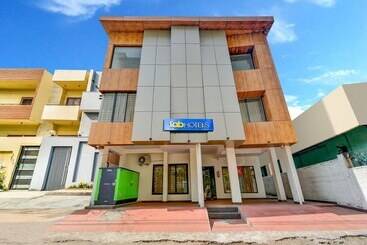 בית מלון כפרי Fabexpress Pas Residency   Nr Marina Beach & Mahatma Gandhi Monument