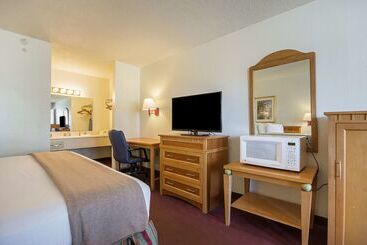 هتل Americas Best Value Inn & Suites Melbourne