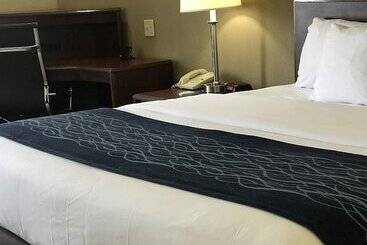 בית מלון כפרי Comfort Inn